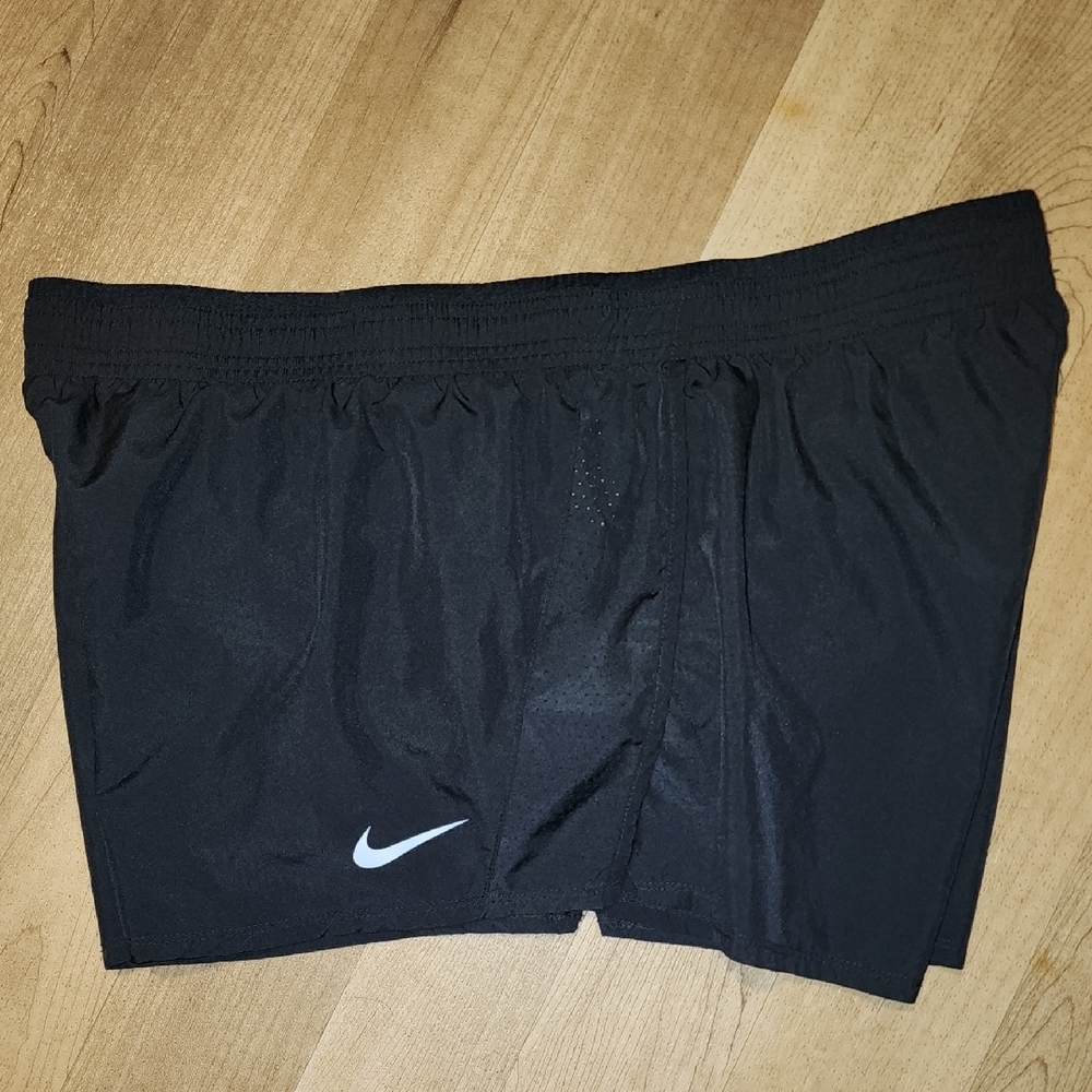 Nike Black Athletic Shorts with Moisture-Wicking Fabric